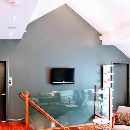 1 Bedroom House With Balcony Sleeps 2 شقة إدنبرة