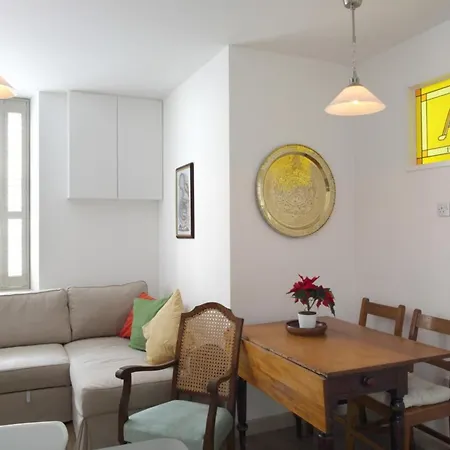 Apartament Quiet Ground Floor Mews Flat And Parking *