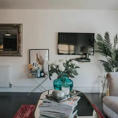 아파트 Spacious Flat Near Murrayfield - Sleeps 4 *