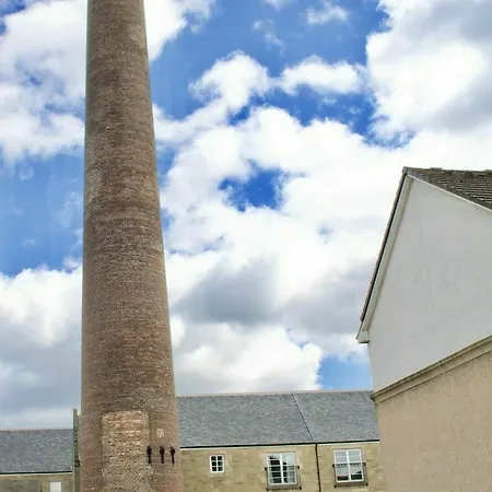 Beautiful 2 Bedroom Flat In Converted Distillery דירה *