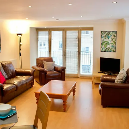 شقة Beautiful 2 Bedroom Flat In Converted Distillery إدنبرة