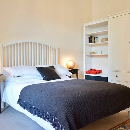 2 Bedroom Morningside Flat Sleeps 4 Édimbourg