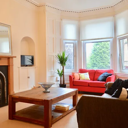 2 Bedroom Morningside Flat Sleeps 4