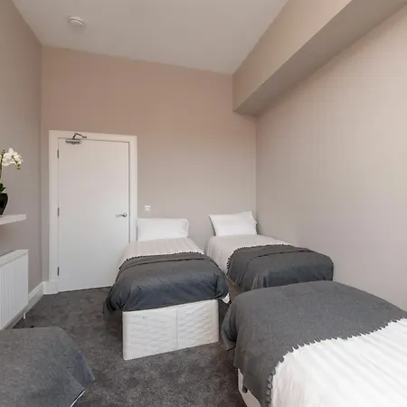 Cornerstone Apartament *