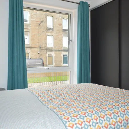 2 Bedroom Central Ground Floor Flat With Garden * Edynburg