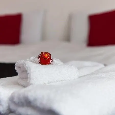 Grand Harbour Apartment Edinburgh