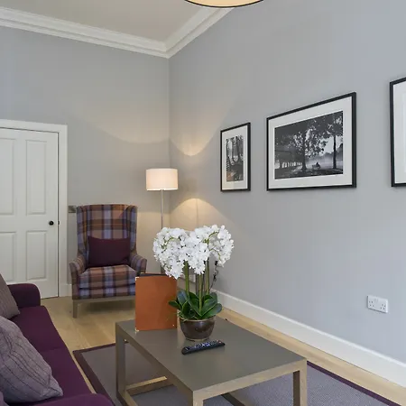 No1 - George Iv Bridge Apartment