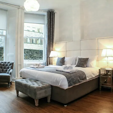 Castle Aparthotel 3*