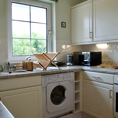 Bright 1 Bedroom In