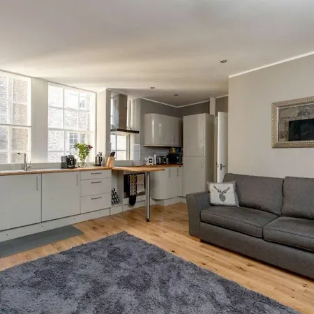 Apartment Beautiful Newly Decorated Flat On The Royal Mile! *