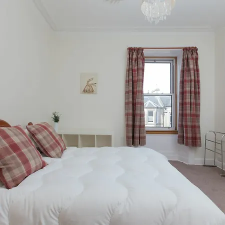 Spacious And Bright Polworth Flat アパート