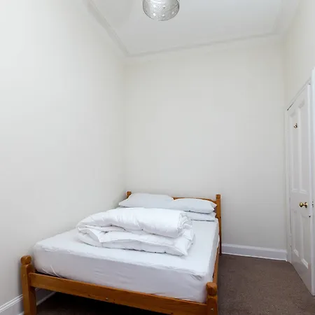 Spacious And Bright Polworth Flat アパート