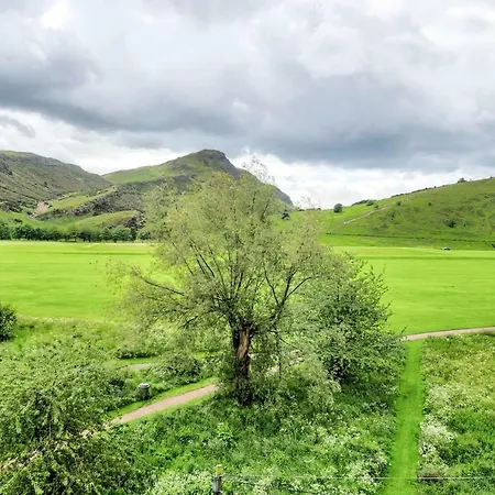 Cosy Holyrood Park By Guestready * Edimburgo