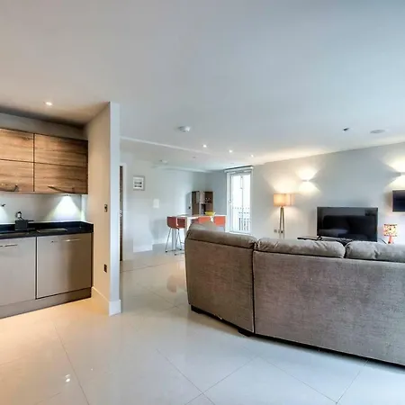 Modern 3br Flat In By Guestready