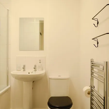 Bright 2 Bedroom In Old Town Centre