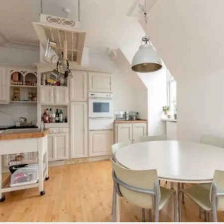 Elegant 2bed Apt 10 Mins From Haymarket Station Edimburgo