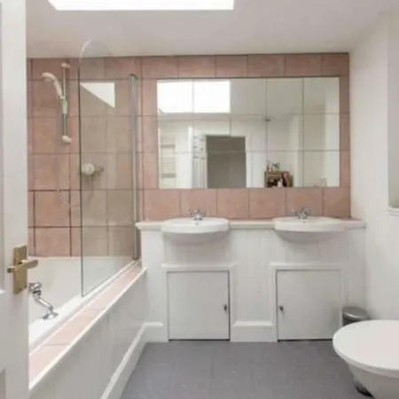 Elegant 2bed Apt 10 Mins From Haymarket Station *