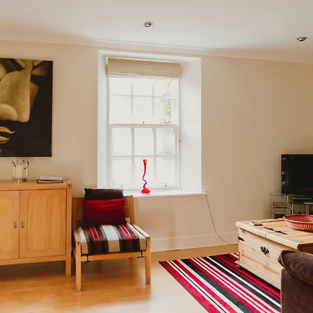 Lovely Mews In Circus Lane Near Car Park *
