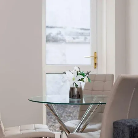Apartment Homely Ground-floor Apt W. Gardens *