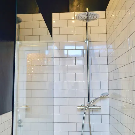 Modern 2 Bedroom Flat In City Centre *