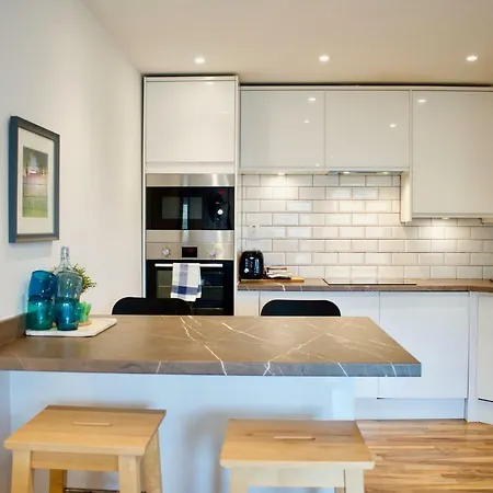 Apartment Bright And Welcoming 2 Bedroom Leith Flat Edinburgh