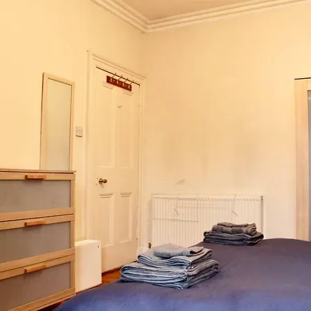 Charming Traditional Top Floor Haymarket Flat