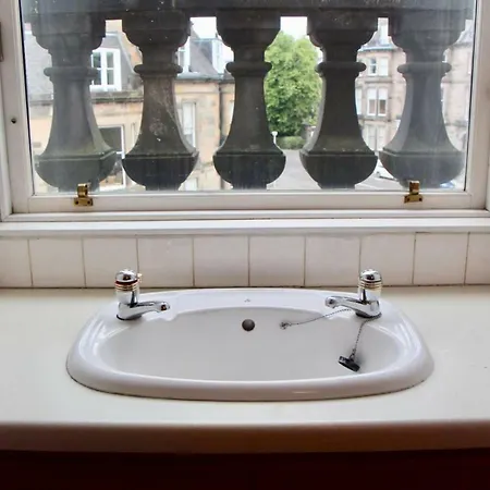 Charming Traditional Top Floor Haymarket Flat Διαμέρισμα Εδιμβούργο