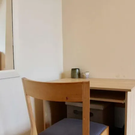 Charming Traditional Top Floor Haymarket Flat Διαμέρισμα