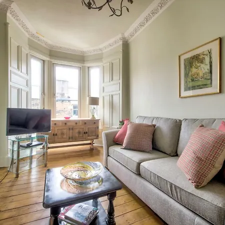 Homely 1br Flat In By Guestready *