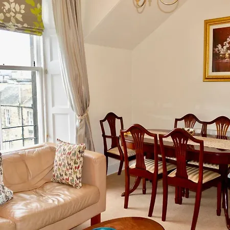 Victorian 3 Bedroom In Scenic West End شقة *
