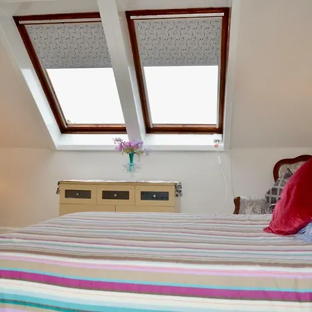 Victorian 3 Bedroom In Scenic West End شقة *
