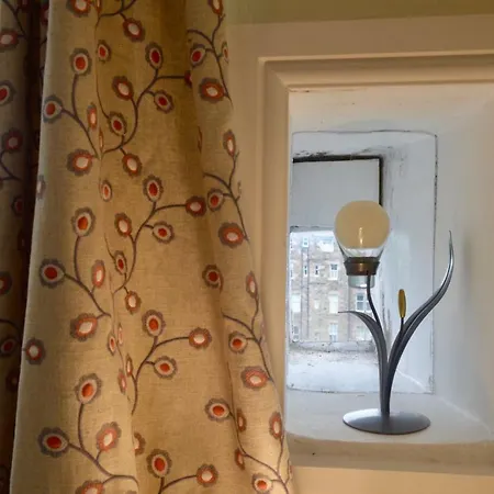 Victorian 3 Bedroom In Scenic West End