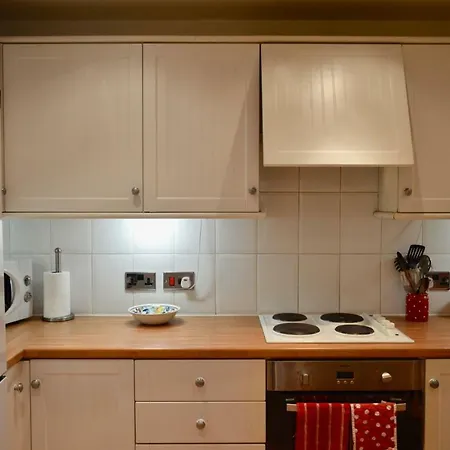 Victorian 3 Bedroom In Scenic West End شقة *