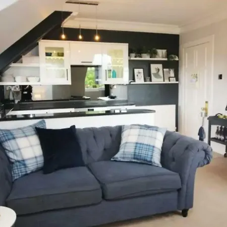Stylish 2 Bedroom Flat In Heart Of The West End Daire Edinburgh