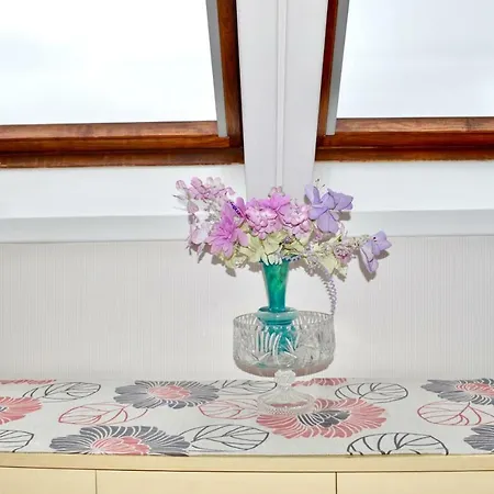 Victorian 3 Bedroom In Scenic West End شقة