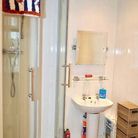 Victorian 3 Bedroom In Scenic West End *