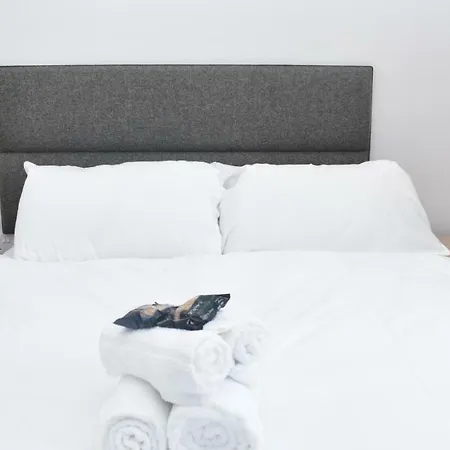Spacious & Contemporary 1br Canalside Appartement
