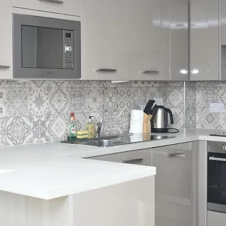 Spacious & Contemporary 1br Canalside *