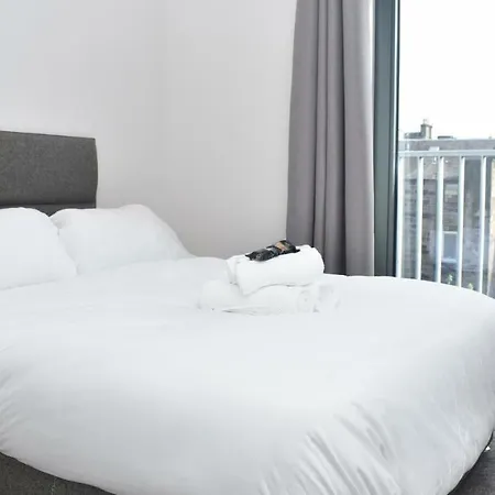 Spacious & Contemporary 1br Canalside