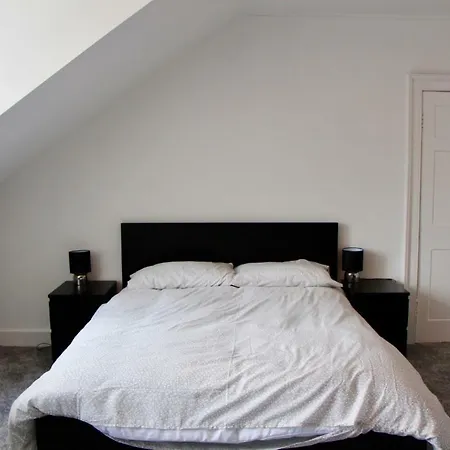 Luxury 5 Bedroom Central Flat With Castle Views *
