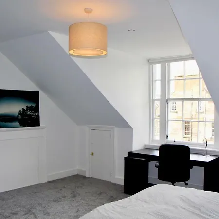 Luxury 5 Bedroom Central Flat With Castle Views