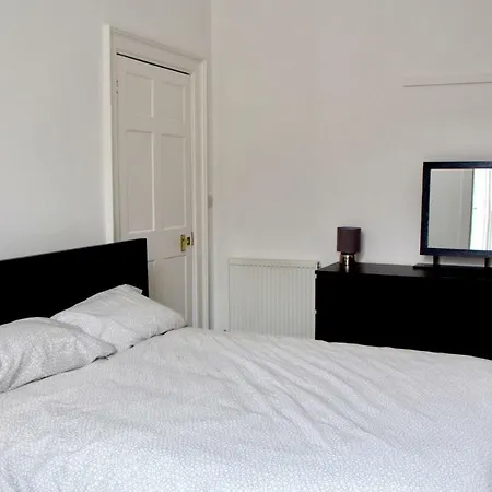 Luxury 5 Bedroom Central Flat With Castle Views