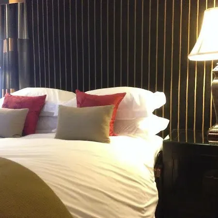 Nira Caledonia Hotel