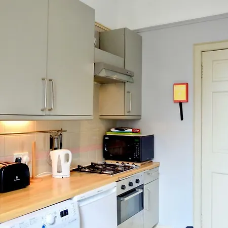 Charming Traditional 2 Bedroom Flat In New Town Διαμέρισμα *
