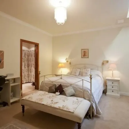 Luxury 3br New Town With Private Garden *