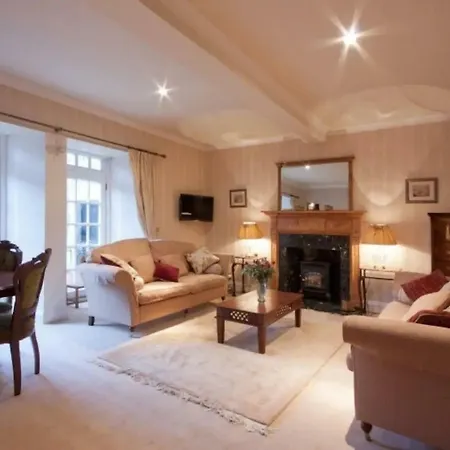 Luxury 3br New Town With Private Garden Apartment