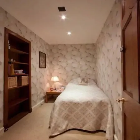 Apartment Luxury 3br New Town With Private Garden *