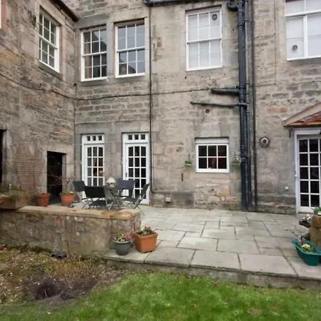 Luxury 3br New Town With Private Garden Apartment *