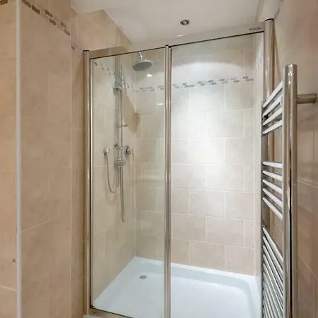 Cute 2-bedroom Apt With View Of The Castle