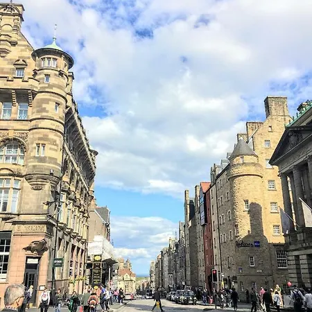 Bailie Royal Mile * Edinburgh